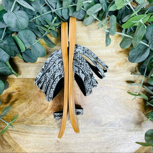 NEW Band of Gypsies - Iona Snake Print Sandal 6 - Picture 8 of 14